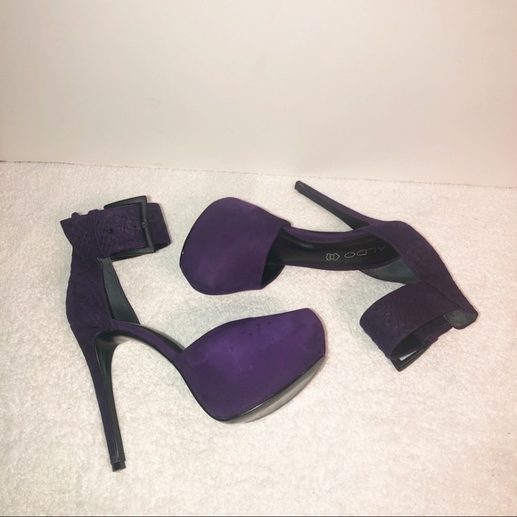 Aldo suede large buckle heel - Picture 4 of 11